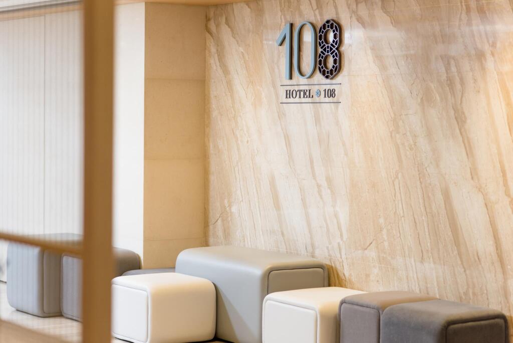 Коулун: Hotel 108