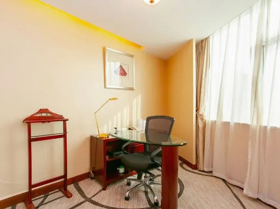 Синъи: Green Lake Hotel Jinzhou