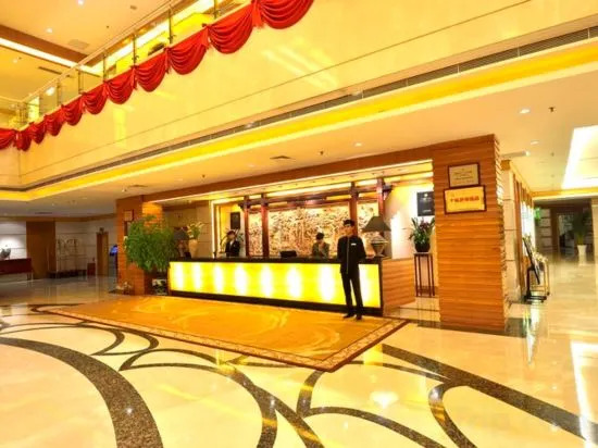 Синъи: Green Lake Hotel Jinzhou