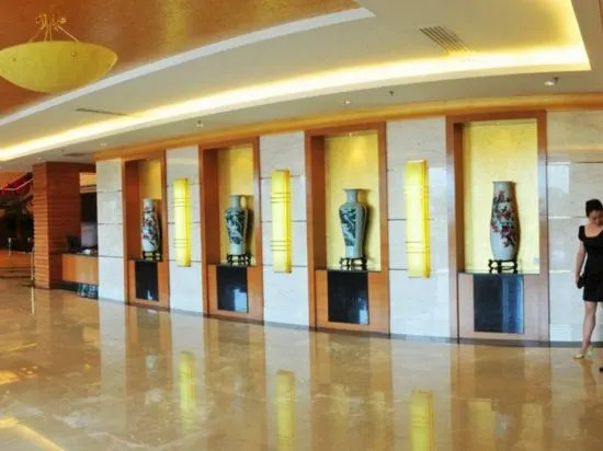 Синъи: Green Lake Hotel Jinzhou