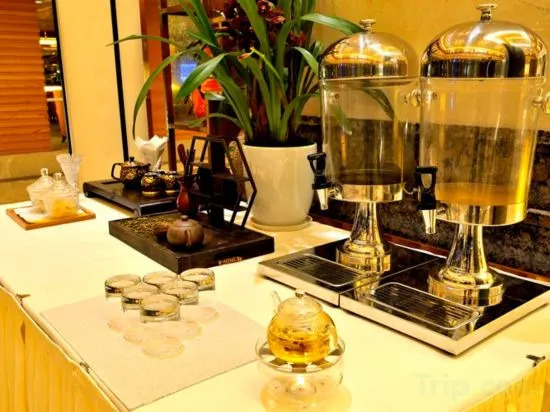 Синъи: Green Lake Hotel Jinzhou