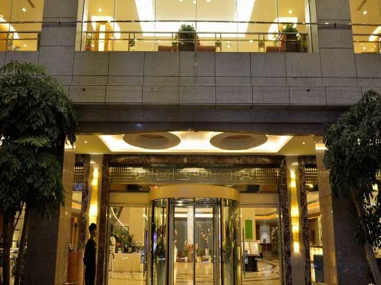 Синъи: Green Lake Hotel Jinzhou
