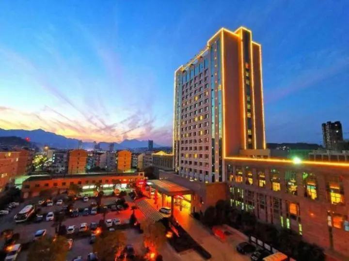 Аньцин: Tianji Hotel