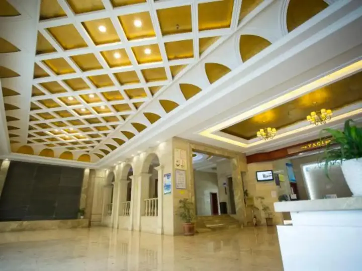 Хэфэй: Yaqi Business Hotel (Hefei High-speed Rail South Station North Square)