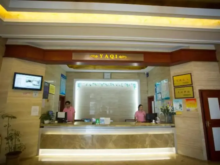 Хэфэй: Yaqi Business Hotel (Hefei High-speed Rail South Station North Square)
