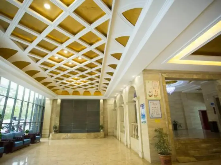 Хэфэй: Yaqi Business Hotel (Hefei High-speed Rail South Station North Square)