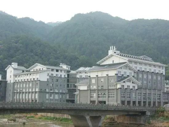 Лишуй: Huaqiao Dongfang Hotel
