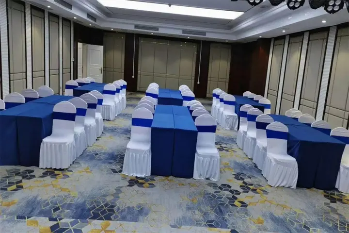 Шиянь: Royal Holiday Hotel (Wuyan Military District Headquarters Branch)