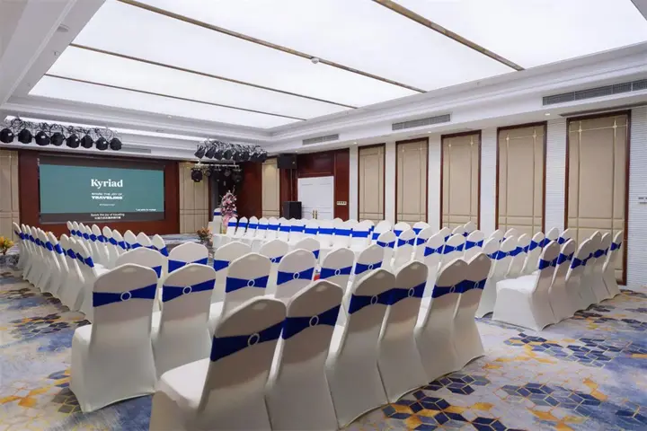 Шиянь: Royal Holiday Hotel (Wuyan Military District Headquarters Branch)