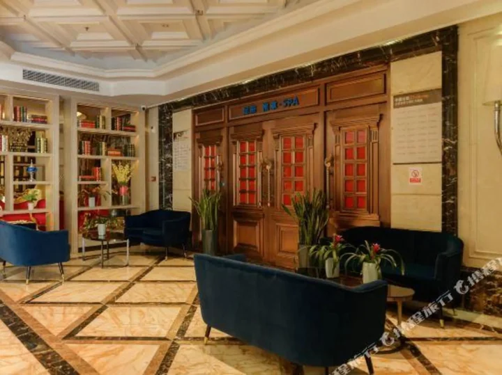 Шиянь: Royal Holiday Hotel (Wuyan Military District Headquarters Branch)