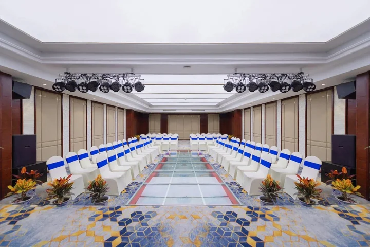 Шиянь: Royal Holiday Hotel (Wuyan Military District Headquarters Branch)