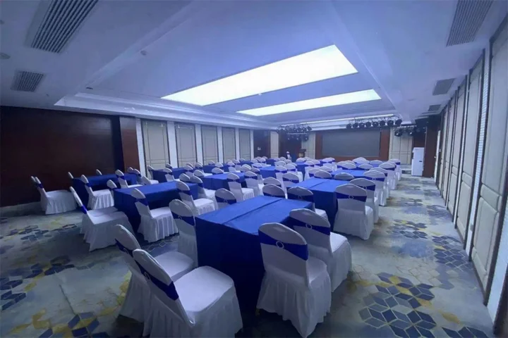 Шиянь: Royal Holiday Hotel (Wuyan Military District Headquarters Branch)