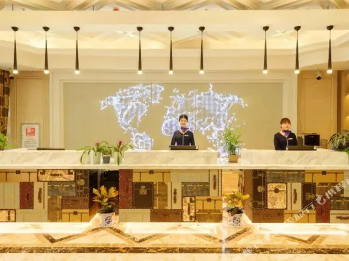 Шиянь: Royal Holiday Hotel (Wuyan Military District Headquarters Branch)