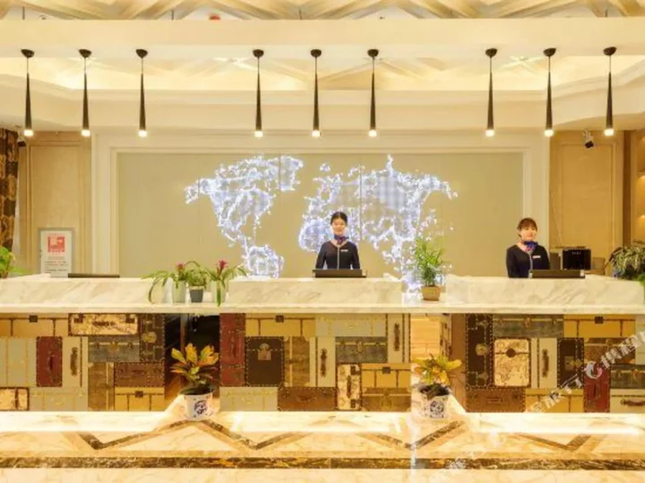 Шиянь: Royal Holiday Hotel (Wuyan Military District Headquarters Branch)