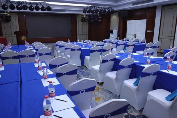 Шиянь: Royal Holiday Hotel (Wuyan Military District Headquarters Branch)