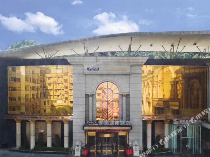 Шиянь: Royal Holiday Hotel (Wuyan Military District Headquarters Branch)