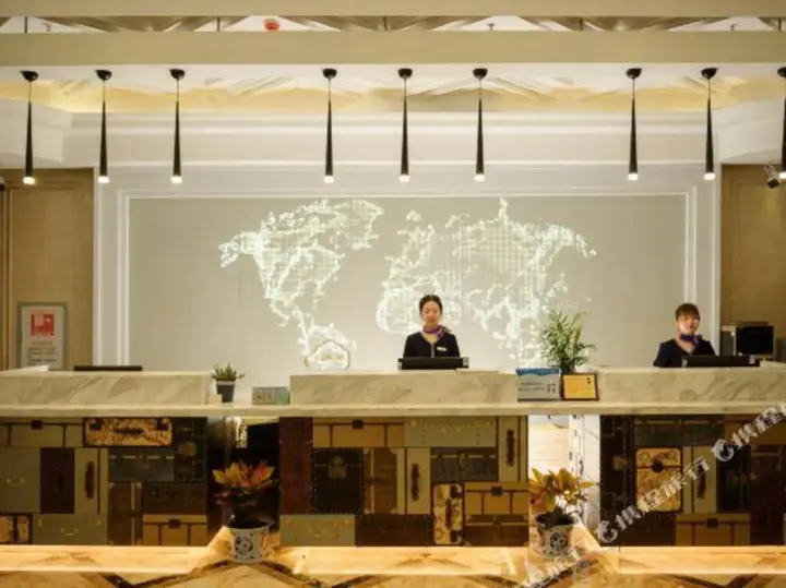 Шиянь: Royal Holiday Hotel (Wuyan Military District Headquarters Branch)