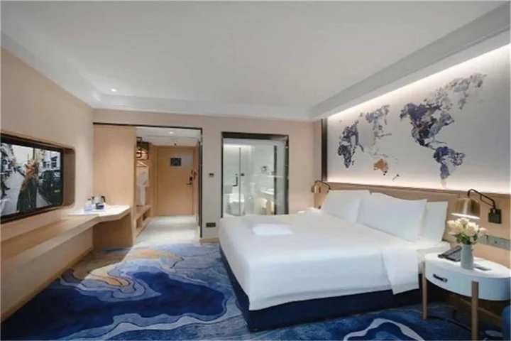 Шиянь: Royal Holiday Hotel (Wuyan Military District Headquarters Branch)