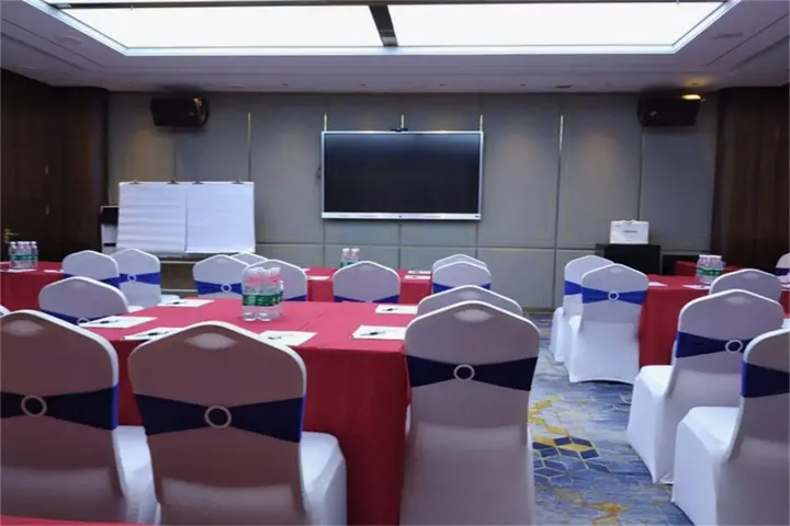 Шиянь: Royal Holiday Hotel (Wuyan Military District Headquarters Branch)