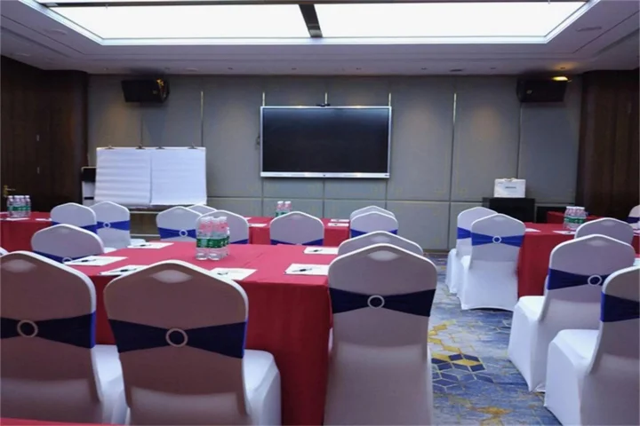 Шиянь: Royal Holiday Hotel (Wuyan Military District Headquarters Branch)