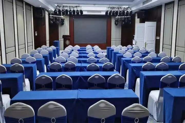 Шиянь: Royal Holiday Hotel (Wuyan Military District Headquarters Branch)