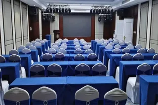 Шиянь: Royal Holiday Hotel (Wuyan Military District Headquarters Branch)