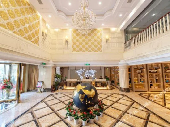 Шиянь: Royal Holiday Hotel (Wuyan Military District Headquarters Branch)