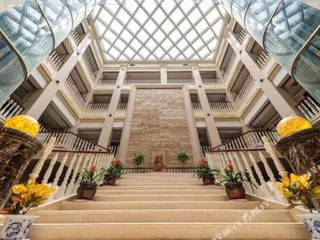 Шиянь: Royal Holiday Hotel (Wuyan Military District Headquarters Branch)