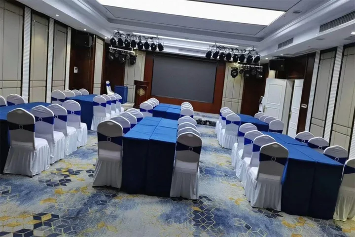 Шиянь: Royal Holiday Hotel (Wuyan Military District Headquarters Branch)