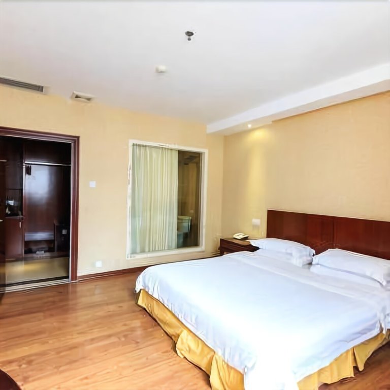Янгиианг: Yangjiang Poli Holiday Hotel (Jiangcheng Yueyun Bus Terminal)