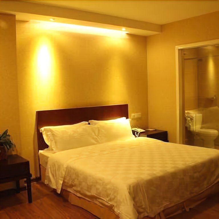 Янгиианг: Yangjiang Poli Holiday Hotel (Jiangcheng Yueyun Bus Terminal)