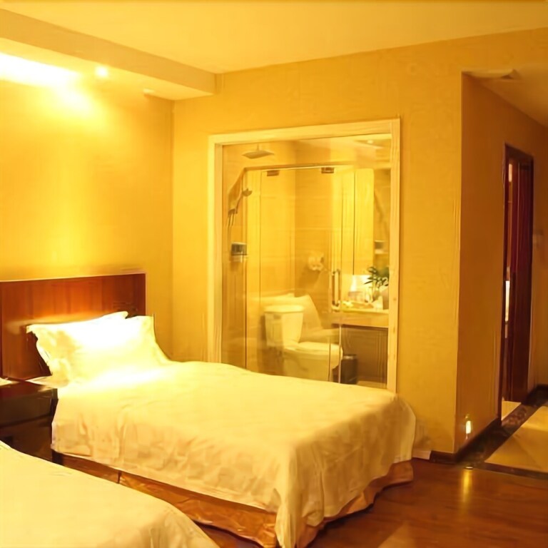 Янгиианг: Yangjiang Poli Holiday Hotel (Jiangcheng Yueyun Bus Terminal)