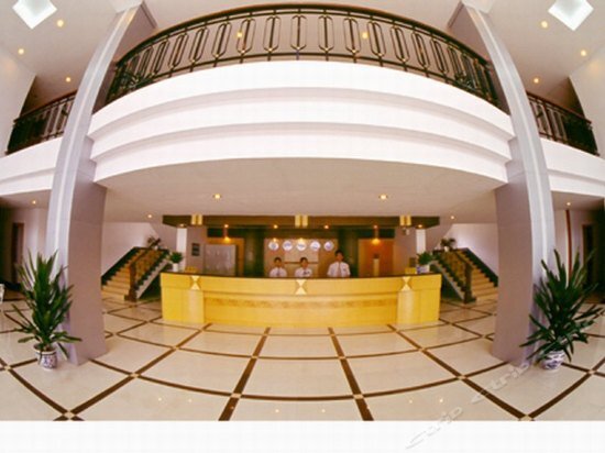 Янгиианг: Chundu Hotspring Resort