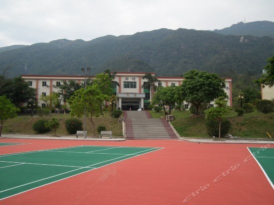 Янгиианг: Chundu Hotspring Resort
