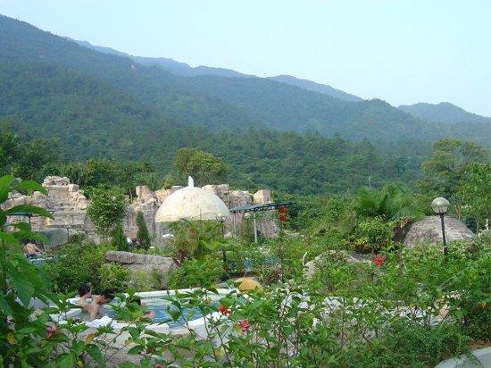 Янгиианг: Chundu Hotspring Resort