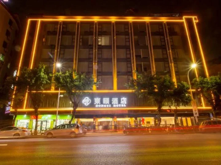 Янгиианг: Dongyi Hotel (Yangchun Bus Terminal)