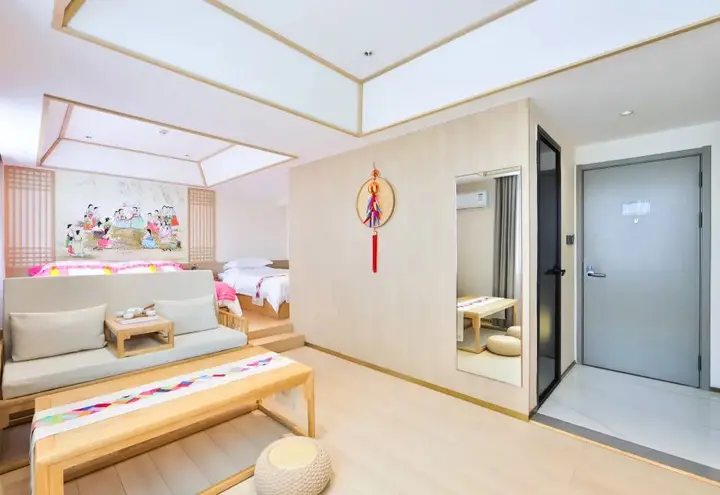 Яньцзи: Holiday Inn Golden Hyatt (Yanji Yanbian University Department Store)