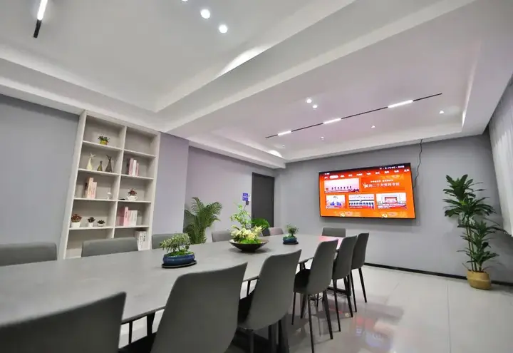 Яньцзи: Holiday Inn Golden Hyatt (Yanji Yanbian University Department Store)