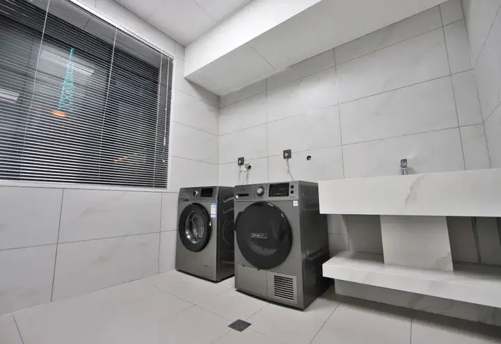 Яньцзи: Holiday Inn Golden Hyatt (Yanji Yanbian University Department Store)