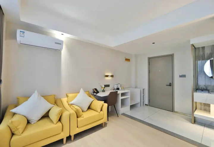 Яньцзи: Holiday Inn Golden Hyatt (Yanji Yanbian University Department Store)