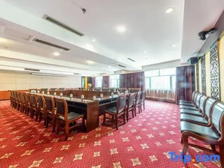 Уян: Sun And Moon International Hotel (Zhenyuan Ancient Town Branch)