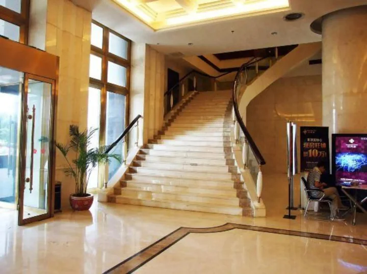 Лянфан: Bazhou Media Hot Spring Hotel