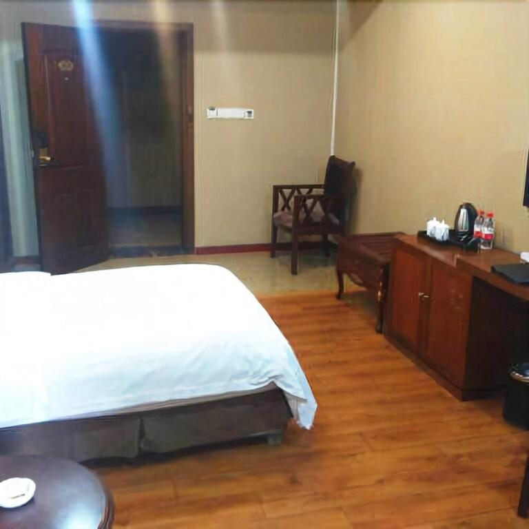 Дэян: Tianyun Hotel