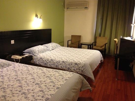 Ухань: Motel Hotel (Wuhan Wushang Mengshidai Baotong Temple Subway Station)