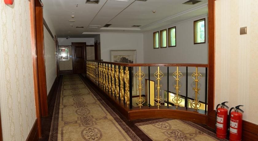 Цзинхун: Dalian Hotel - Xishuangbanna