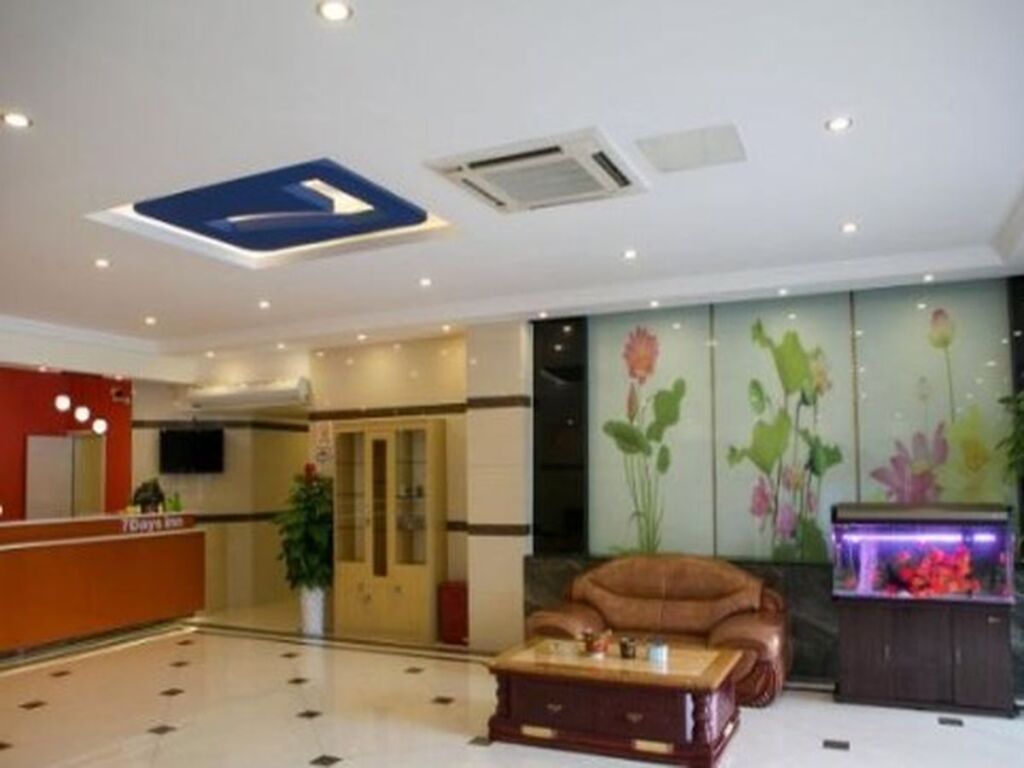 Цзинин: 7 Days Inn Zoucheng Chengqian East Road Yiwu Trade Center