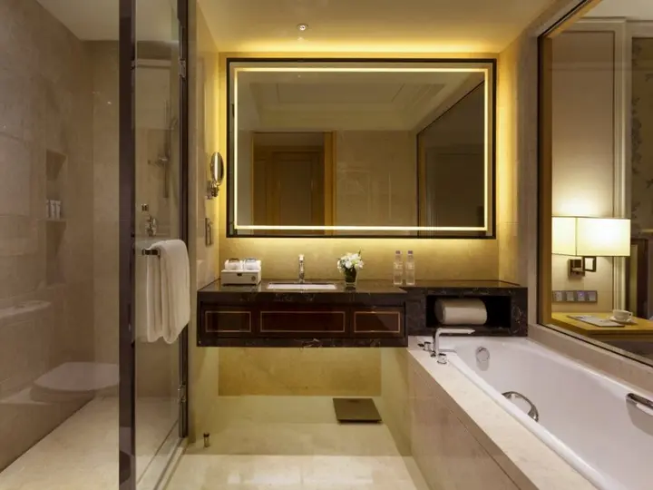Наньнин: Ming Du Lakeside Hotel Nanning