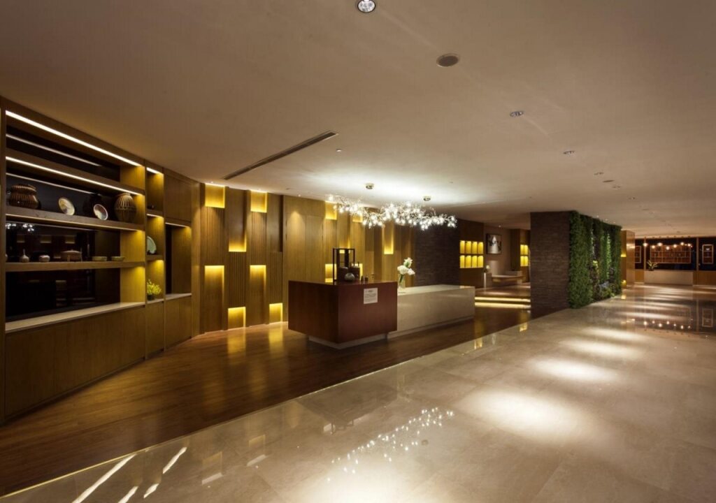 Наньнин: Ming Du Lakeside Hotel Nanning