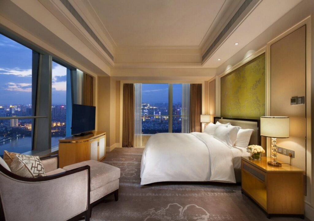 Наньнин: Ming Du Lakeside Hotel Nanning
