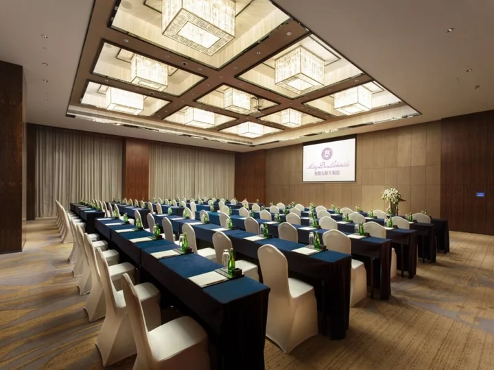 Наньнин: Ming Du Lakeside Hotel Nanning
